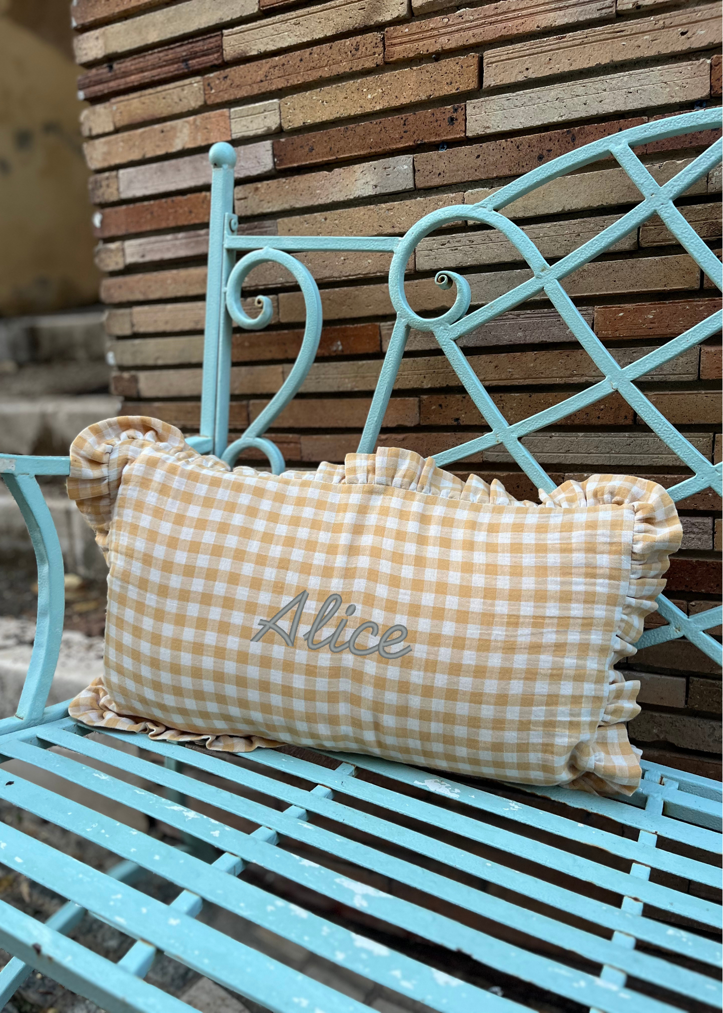 Housse de coussin Gaelle double gaze de coton ocre à personnaliser